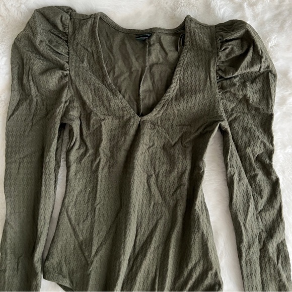 NWT bundle of long puff sleeve bodysuits - Picture 5 of 6